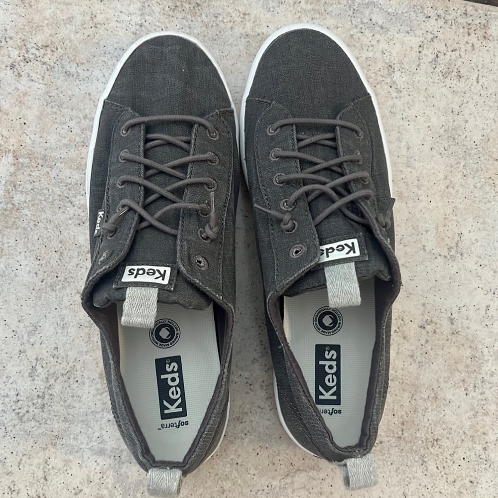 New Keds softerra slip on tennis shoes. Grey jean wash color.